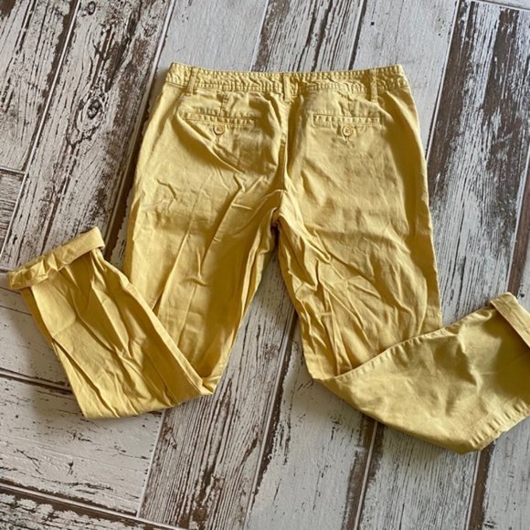 Yellow chinos, like NEW! ☀️the perfect summer pant - Picture 2 of 10